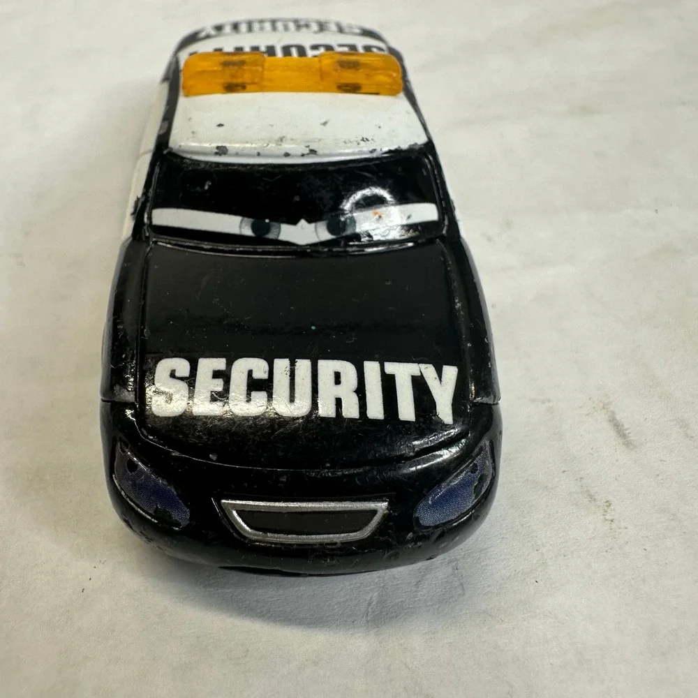 Disney Pixar Cars Marlon Clutches Security Vehicle Black White‎ Piston Cup Toy
